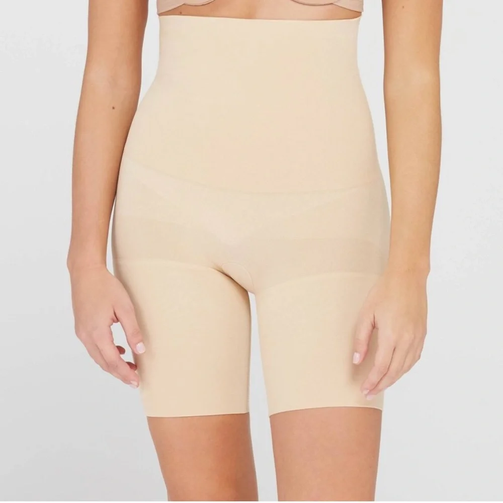 🥳 3/$26 Assets by Spanx High Waist Shaping Shorts Nude Beige - Picture 6 of 9